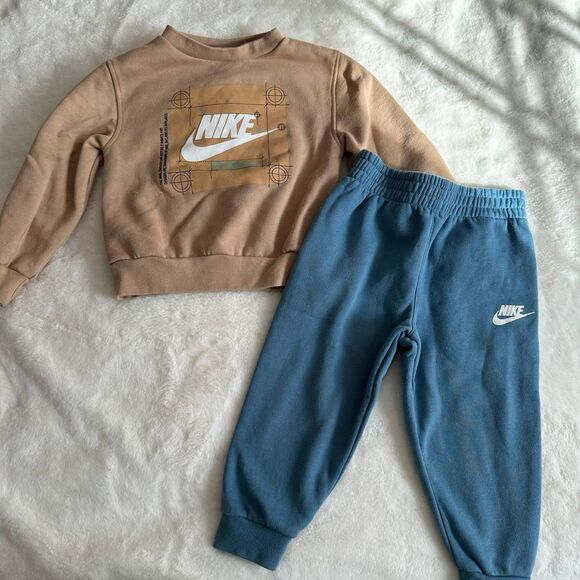 Nike Boys 3T Sweatshirt and Sweatpants - Picture 1 of 6